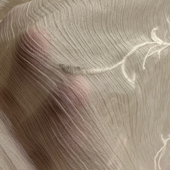 Vintage cream coloured sheer blouse with embroidery - Picture 7 of 14